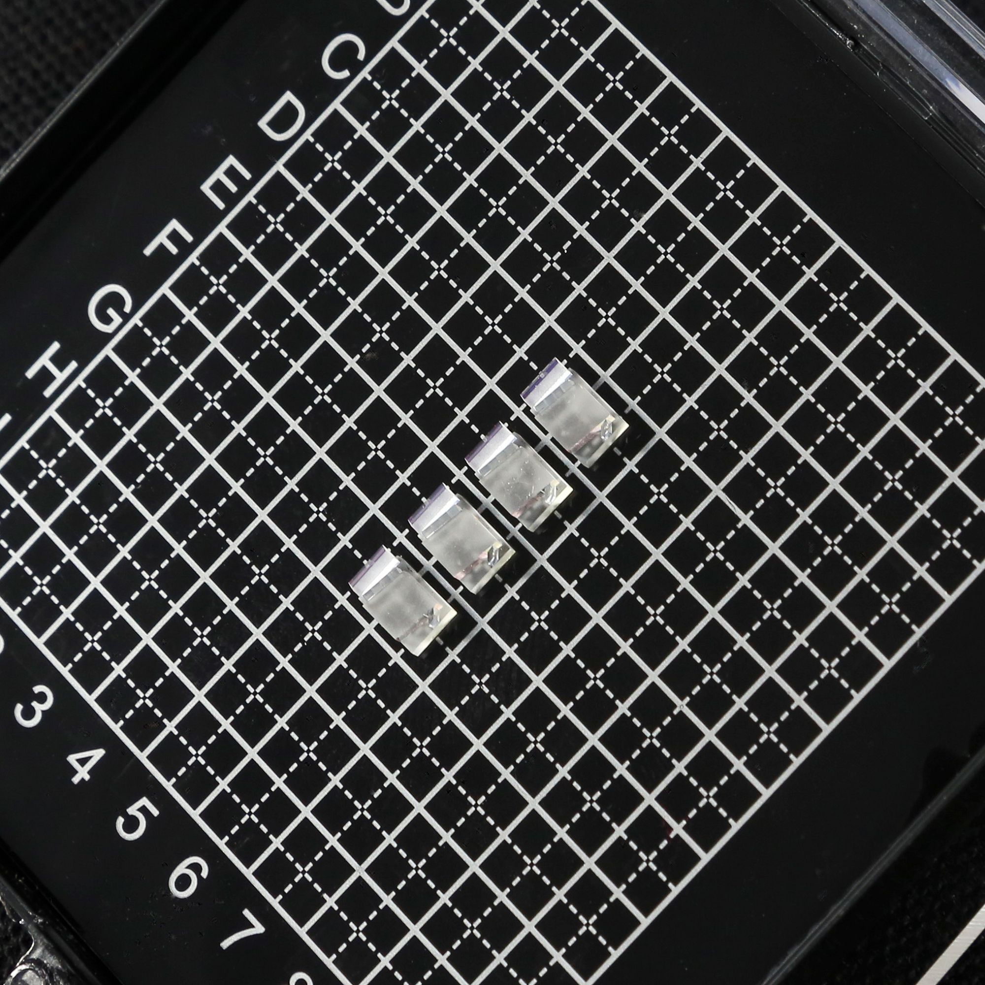 4Channels 1273.55-1286.67nm, with I/O prism,0.5-1.0mm pitch, AOI 8/13.5 deg, 3.0